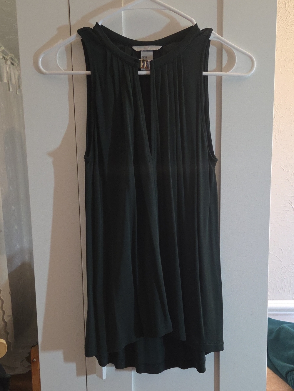 H&M green sleeveless top with gold detailing